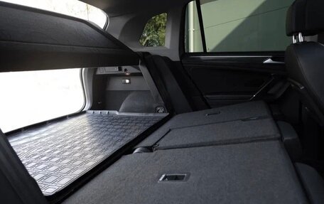 Volkswagen Tiguan II, 2017 год, 2 200 000 рублей, 38 фотография