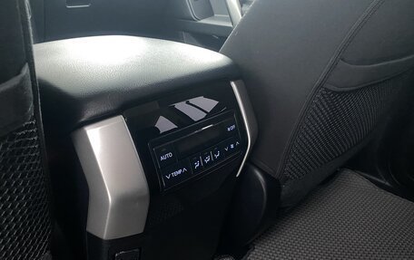 Toyota Land Cruiser Prado 150 рестайлинг 2, 2021 год, 6 300 000 рублей, 3 фотография