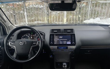 Toyota Land Cruiser Prado 150 рестайлинг 2, 2021 год, 6 300 000 рублей, 13 фотография