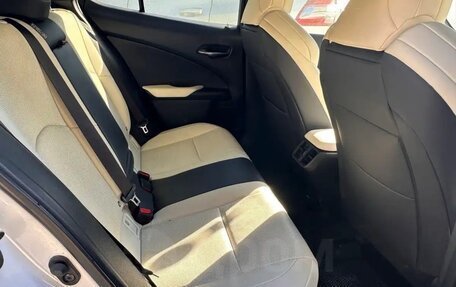 Lexus UX I, 2019 год, 3 000 000 рублей, 11 фотография