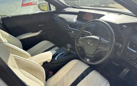 Lexus UX I, 2019 год, 3 000 000 рублей, 8 фотография