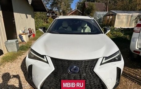 Lexus UX I, 2019 год, 3 000 000 рублей, 2 фотография