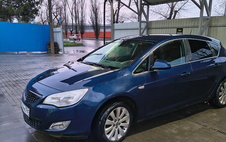 Opel Astra J, 2011 год, 530 000 рублей, 2 фотография
