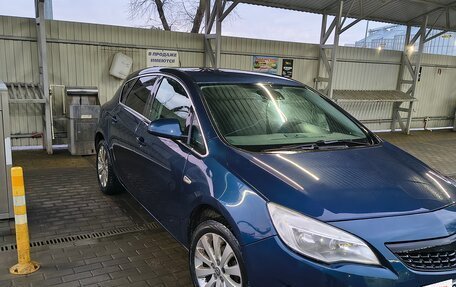 Opel Astra J, 2011 год, 530 000 рублей, 3 фотография