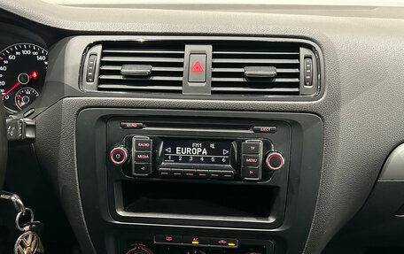 Volkswagen Jetta VI, 2011 год, 899 000 рублей, 13 фотография