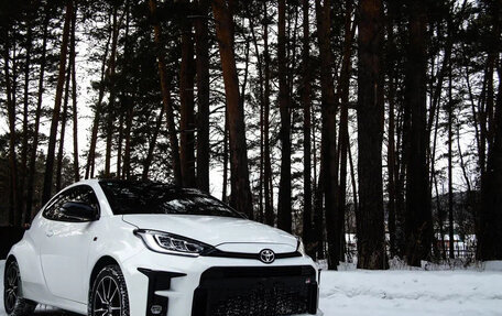 Toyota Yaris, 2021 год, 2 700 000 рублей, 1 фотография