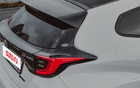 Toyota Yaris, 2021 год, 2 700 000 рублей, 3 фотография