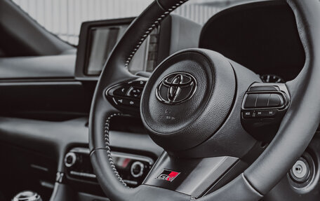 Toyota Yaris, 2021 год, 2 700 000 рублей, 4 фотография