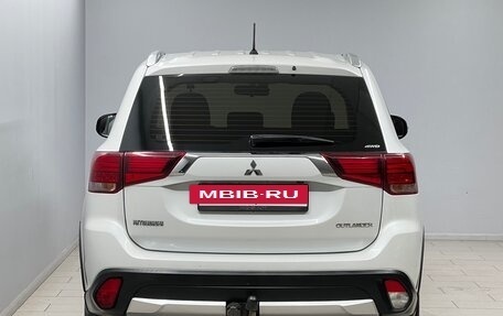 Mitsubishi Outlander III рестайлинг 3, 2016 год, 1 465 000 рублей, 3 фотография