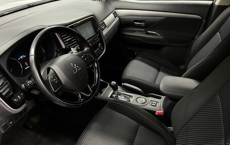 Mitsubishi Outlander III рестайлинг 3, 2016 год, 1 465 000 рублей, 18 фотография