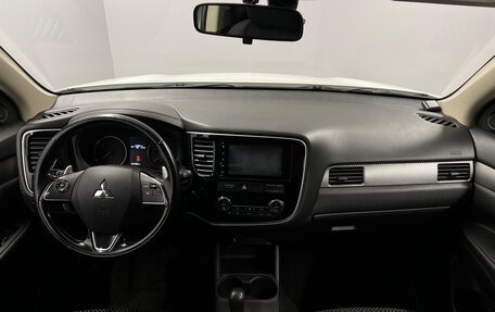 Mitsubishi Outlander III рестайлинг 3, 2016 год, 1 465 000 рублей, 19 фотография