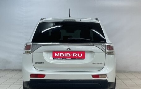 Mitsubishi Outlander III рестайлинг 3, 2013 год, 1 280 000 рублей, 6 фотография