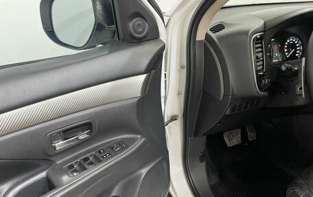 Mitsubishi Outlander III рестайлинг 3, 2013 год, 1 280 000 рублей, 18 фотография