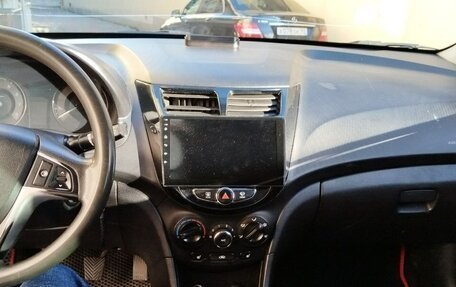 Hyundai Solaris II рестайлинг, 2013 год, 500 000 рублей, 6 фотография