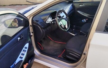 Hyundai Solaris II рестайлинг, 2013 год, 500 000 рублей, 5 фотография