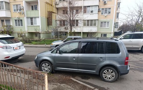 Volkswagen Touran III, 2004 год, 495 000 рублей, 3 фотография