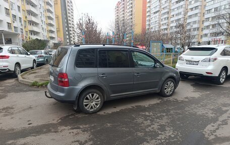 Volkswagen Touran III, 2004 год, 495 000 рублей, 2 фотография