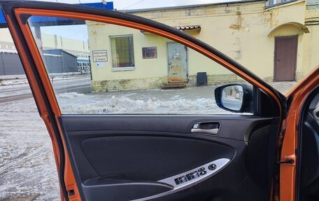 Hyundai Solaris II рестайлинг, 2015 год, 800 000 рублей, 5 фотография