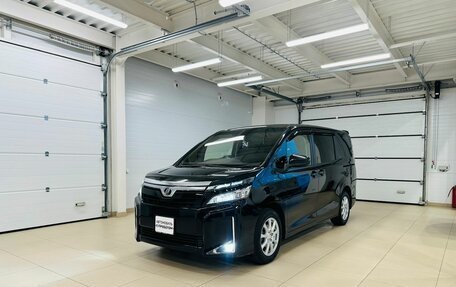 Toyota Voxy III, 2017 год, 2 679 000 рублей, 2 фотография
