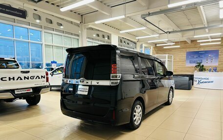 Toyota Voxy III, 2017 год, 2 679 000 рублей, 6 фотография