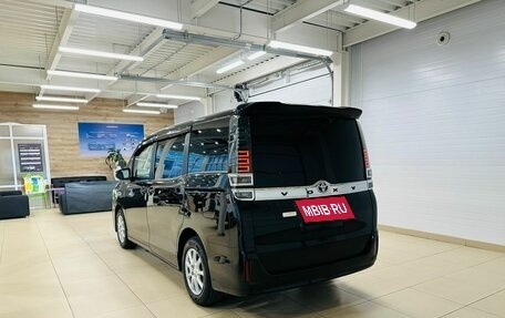 Toyota Voxy III, 2017 год, 2 679 000 рублей, 4 фотография