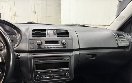 Skoda Fabia II, 2014 год, 999 999 рублей, 32 фотография