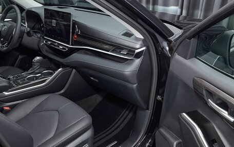 Toyota Highlander, 2025 год, 6 099 000 рублей, 21 фотография