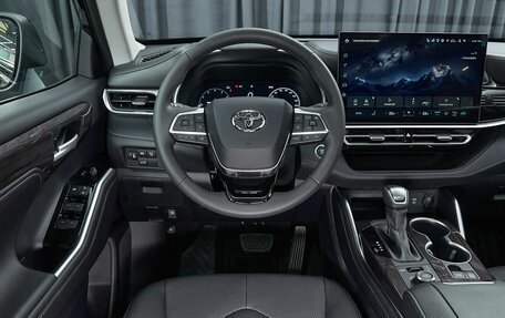 Toyota Highlander, 2025 год, 6 099 000 рублей, 25 фотография