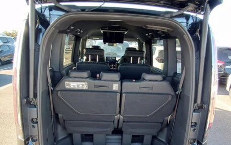 Honda Stepwgn, 2022 год, 2 630 000 рублей, 2 фотография