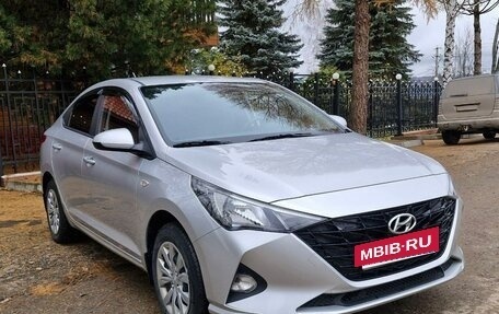 Hyundai Solaris II рестайлинг, 2022 год, 1 850 000 рублей, 2 фотография