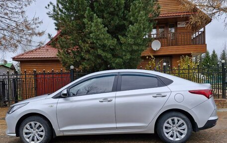 Hyundai Solaris II рестайлинг, 2022 год, 1 850 000 рублей, 5 фотография