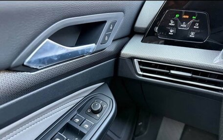 Volkswagen Golf VIII, 2024 год, 2 650 000 рублей, 10 фотография