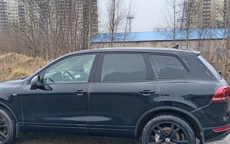 Volkswagen Touareg III, 2011 год, 1 550 000 рублей, 2 фотография