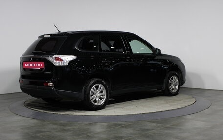 Mitsubishi Outlander III рестайлинг 3, 2013 год, 1 297 000 рублей, 5 фотография