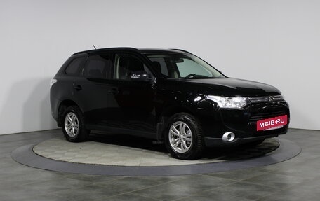 Mitsubishi Outlander III рестайлинг 3, 2013 год, 1 297 000 рублей, 3 фотография