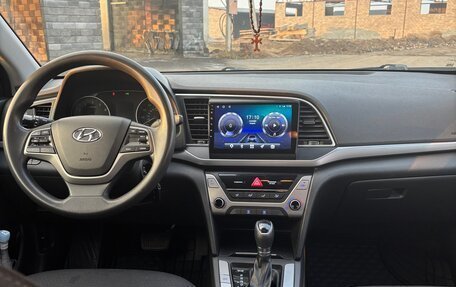 Hyundai Elantra VI рестайлинг, 2018 год, 925 000 рублей, 6 фотография