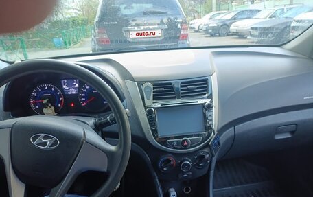 Hyundai Solaris II рестайлинг, 2015 год, 750 000 рублей, 2 фотография