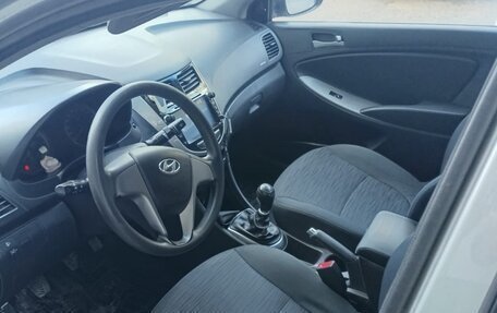 Hyundai Solaris II рестайлинг, 2015 год, 750 000 рублей, 3 фотография