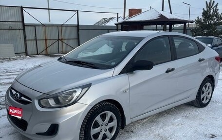 Hyundai Solaris II рестайлинг, 2011 год, 890 000 рублей, 1 фотография