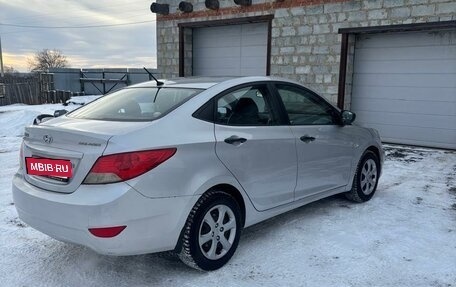 Hyundai Solaris II рестайлинг, 2011 год, 890 000 рублей, 4 фотография