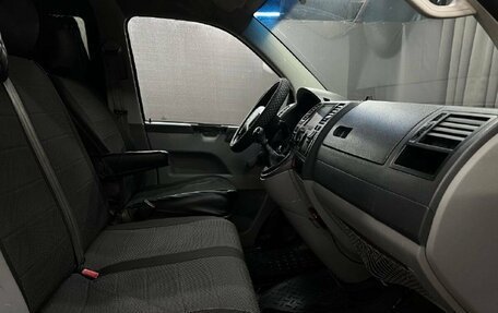 Volkswagen Transporter T5 рестайлинг, 2003 год, 739 900 рублей, 10 фотография