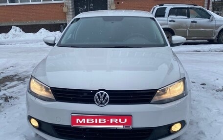 Volkswagen Jetta VI, 2014 год, 1 010 000 рублей, 2 фотография