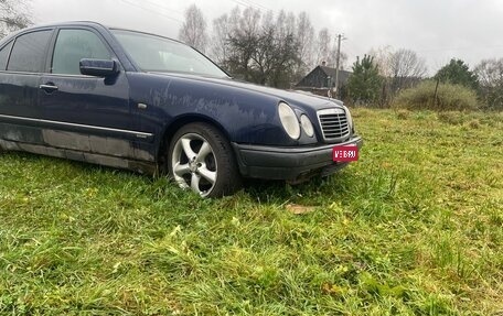 Mercedes-Benz E-Класс, 1997 год, 180 000 рублей, 1 фотография