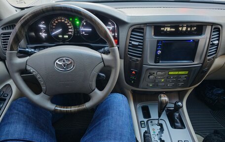 Toyota Land Cruiser 100 рестайлинг 2, 2005 год, 2 485 000 рублей, 11 фотография