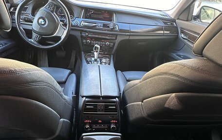 BMW 7 серия, 2015 год, 3 000 000 рублей, 13 фотография