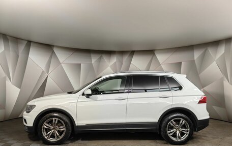 Volkswagen Tiguan II, 2018 год, 1 893 000 рублей, 5 фотография