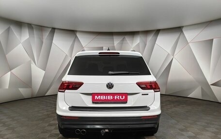 Volkswagen Tiguan II, 2018 год, 1 893 000 рублей, 7 фотография