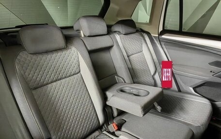 Volkswagen Tiguan II, 2018 год, 1 893 000 рублей, 16 фотография