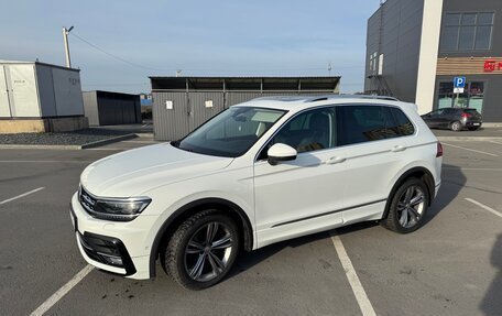 Volkswagen Tiguan II, 2019 год, 2 700 000 рублей, 1 фотография
