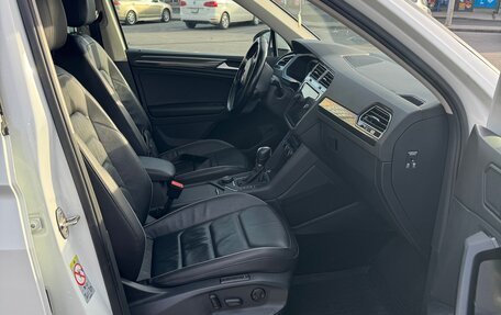 Volkswagen Tiguan II, 2019 год, 2 700 000 рублей, 15 фотография